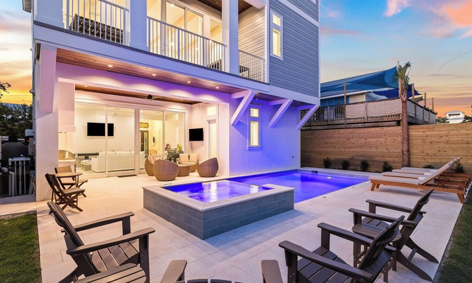 Frangista Beach Villa | Emerald Enclave by AvantStay | 18BDR Buyout | Two Stunning Homes by the Beach!
