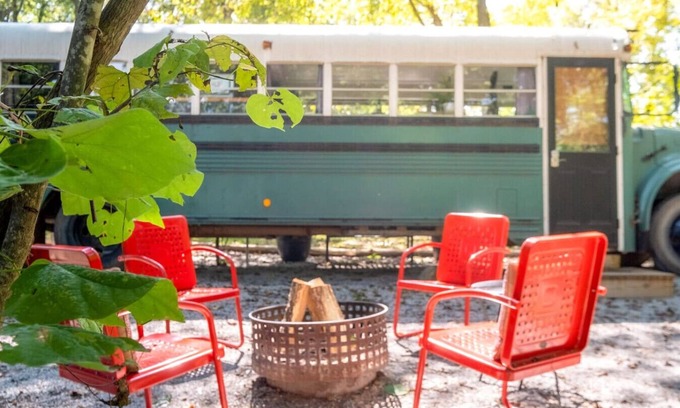 Newnata Cabina | Emerald Gypsy Skoolie ... un autobús escolar peculiar y elegante