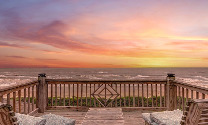 Gilchrist Casa | Emerald Isle, Beachfront, Sleeps 15, Dog Friendly, Gilchrist
