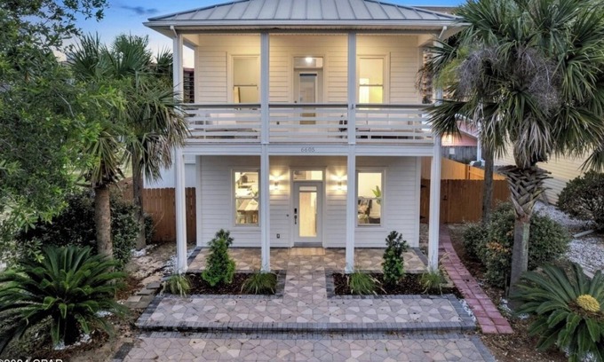 Holiday Beach Casa | Emerald Oasis Beach House