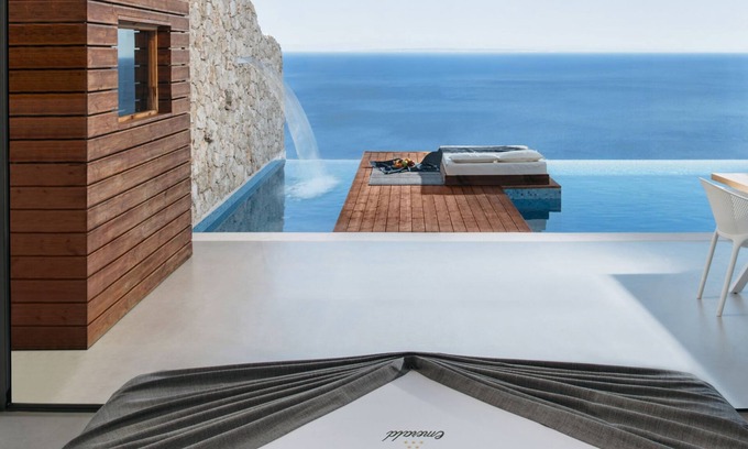 Varvara Villa | Emerald Villas & Suites