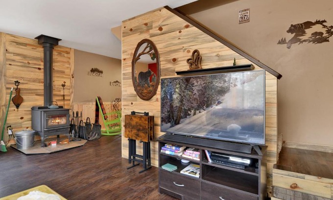 Big Bear City Chalet De Esquí | Emma's Cottage- Adorable Central Cozy Modern Chalet Home- Minutes to Activities
