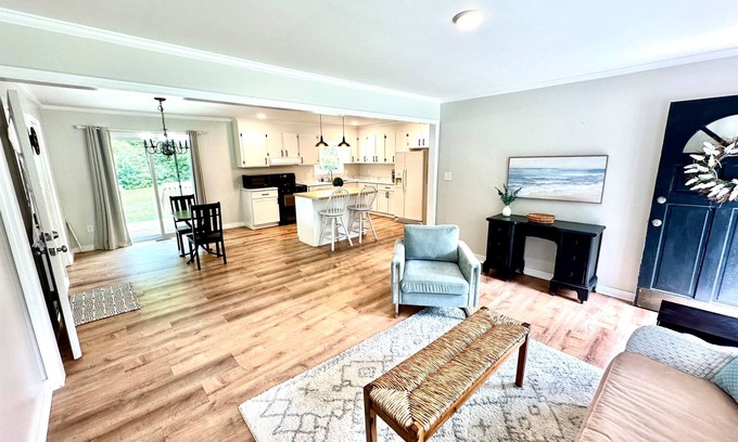 Albertson Casa | Emma's Sunpine Cottage