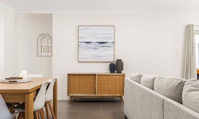 Mount Lofty Casa | "Emmeline" - A Luxury villa nestled in a peaceful, tree-lined street