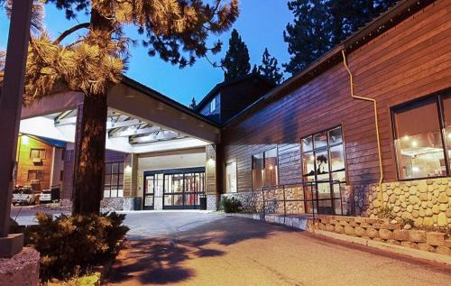 Mammoth Lakes Hotel | Empeiria High Sierra Hotel