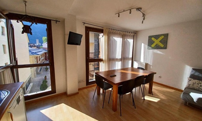 Biescas Apartamento | En el pleno centro de Biescas con garaje, ascensor y WiFi