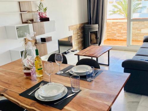 Retamar Apartamento | Encantador ático con chimenea y piscina en Almería