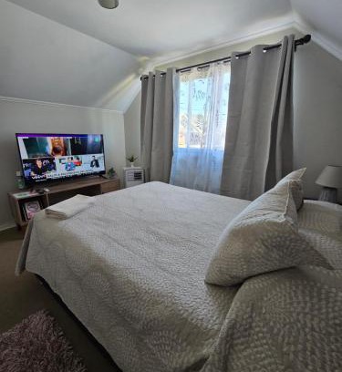 Machali Cama Y Desayuno | Encantadora Habitacion Matrimonial Calefaccionada con Estacionamiento y wifi