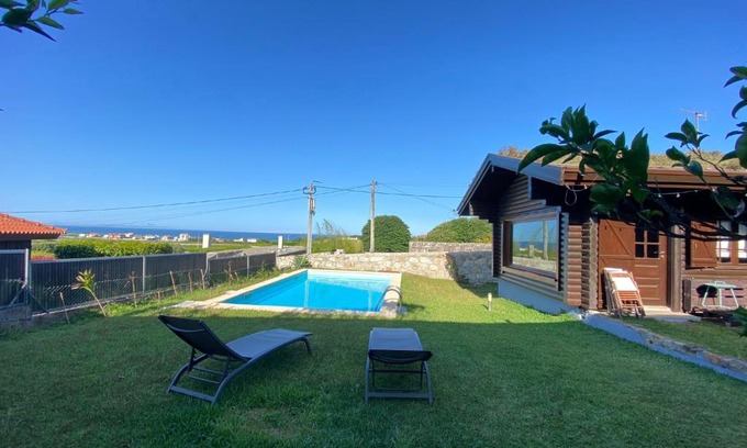 Carreco Casa | Encantadora moradia T1, com piscina e vista mar a 500m da praia