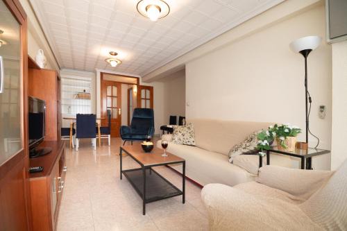 Leon XIII-Los Naranjos Apartamento | Encanto sevillano en La Macarena Ideal para familias y amigos