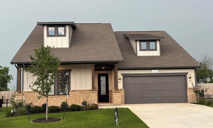 Liberty Hill Casa | Enchanted 4 bedroom house with high ceilings, natural light & WiFi