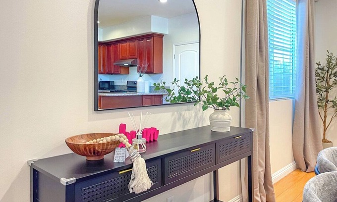Ontario Condominio | Enchanted Gem near to Ontario Mills & Toyota Arena