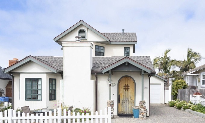 Cayucos Casa | Enchanting 2-bedroom home half a block to the beach