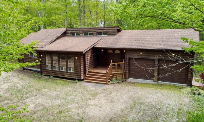 Sauble Beach Casa | Enchanting 3-Bedroom Cottage Surrounded By Nature Close To The Beach!