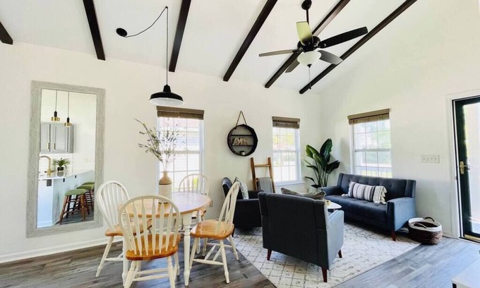 Wilmington Cabaña | Enchanting Downtown-ish Cottage in Wilmington, NC