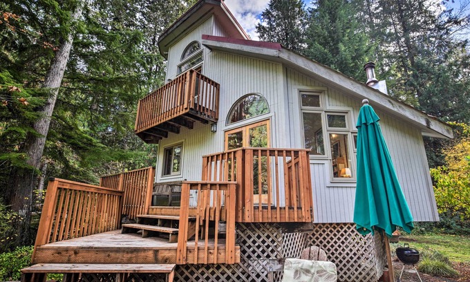 Belknap Springs Cabaña | Enchanting Escape w/ Hot Tub, Decks & Views!