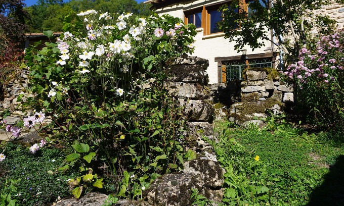 Castelnau-Durban Casa | enchanting hamlet house, riverside garden and a terrace.