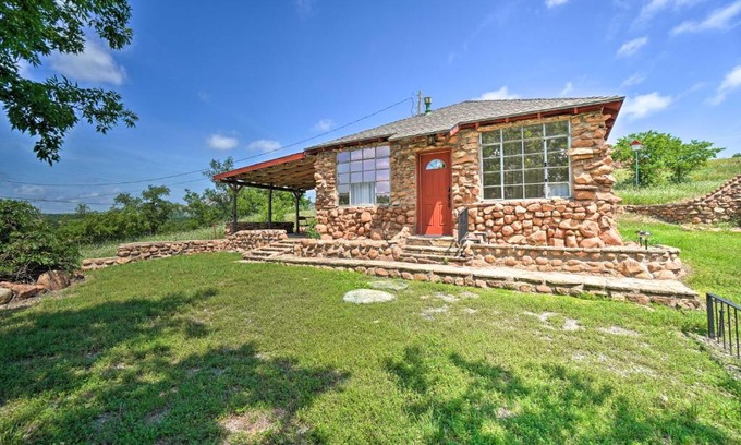 Medicine Park Casa | Enchanting Hilltop Cottage in Medicine Park!