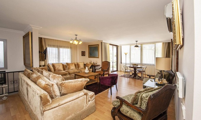 Bodrum City Center Villa | Enchanting House with Backyard in Bodrum