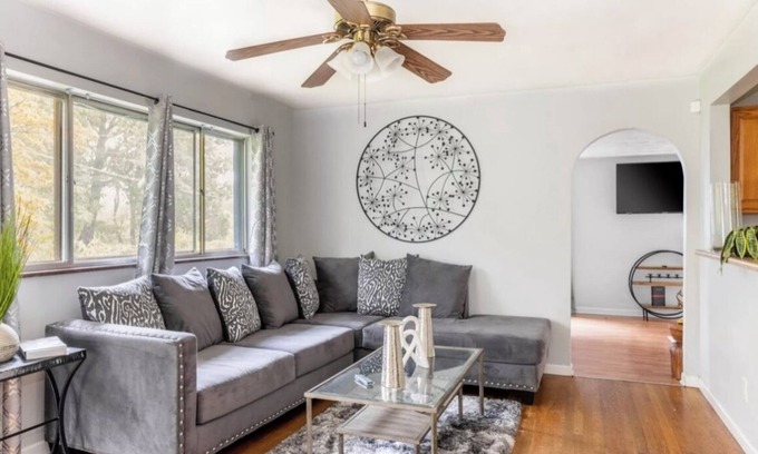 Knoxville Casa | ✨Enchanting Knoxville Oasis✨ 10 mins from Downtown & UT ~ Private entrance
