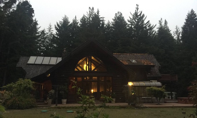 Crescent City Cabina | Enchanting lodge with WiFi in Crescent City