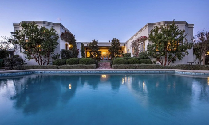 Hedgerow Casa | Enchanting Montecito estate with a sparkling swimming pool!