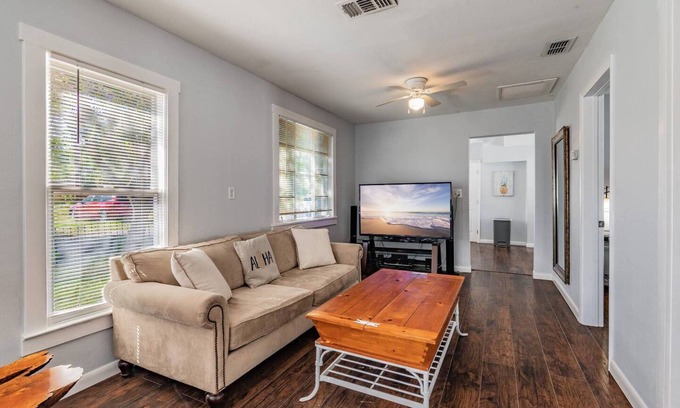 New Port Richey Apartamento | Enchanting & Welcoming 2 Bedroom Apartment