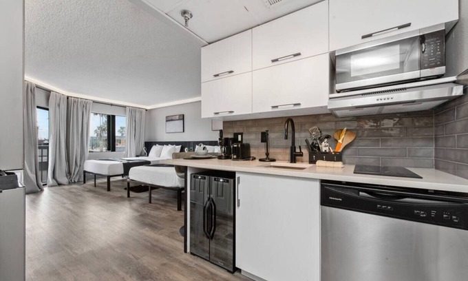 Southwest Orlando Apartamento | Enclave Studio – Pools, Gym & Great Location