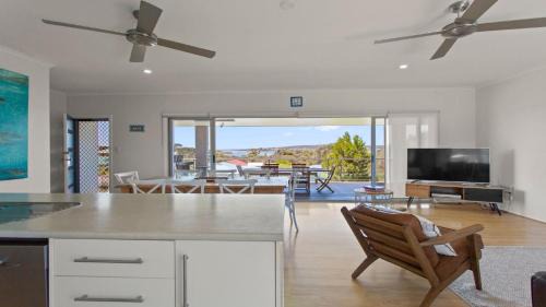 Lake Wangary Casa | Endeavour View Is A Fantastic - A Modern, 4 Bedroom Holiday Home