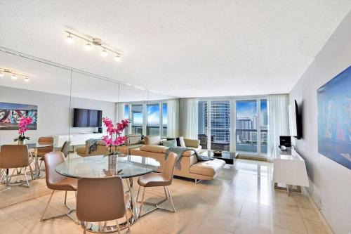 Downtown Miami Apartamento | Endless Summer! Incredible Water Views