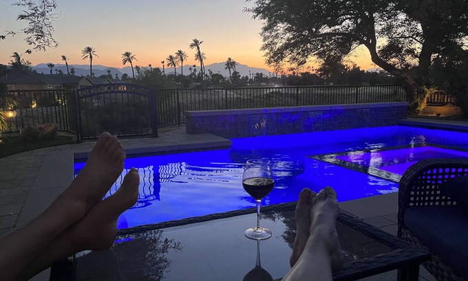Indio Casa | Endless Sunset retreat with golf views; walk to Coachella