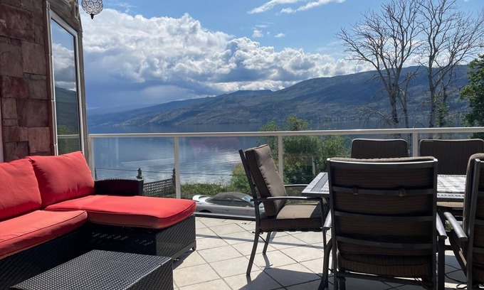 Central Okanagan Casa | Endless Views by the Lake