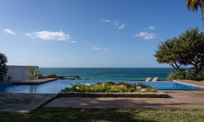 Cabo Roche Villa | Enebros y Mar. Estilo en primera linea de playa
