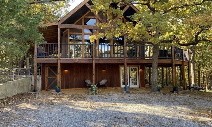 Pottsboro Casa | Engaging Texoma tri-story home in the trees with space for all personalities!