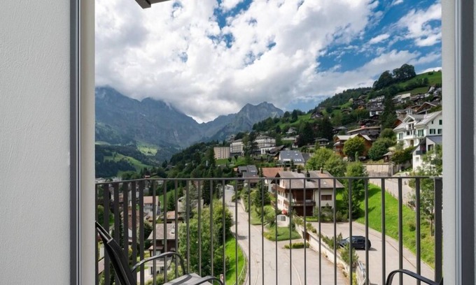 Engelberg Apartamento | Engelberg Two Bedroom Apartment With Mountain View
