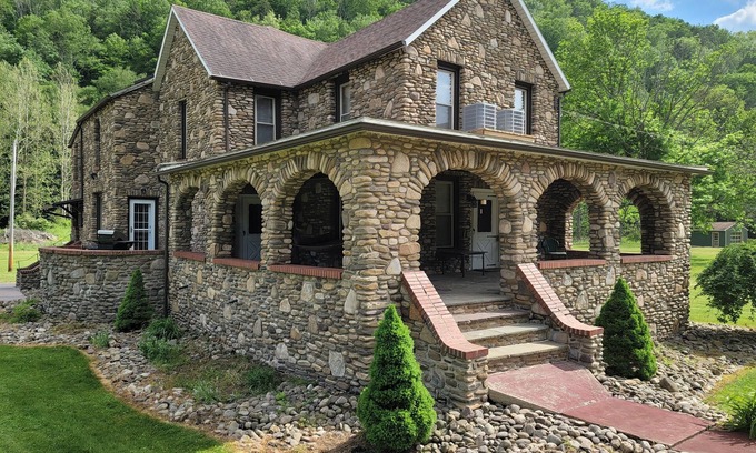 Antes Fort Casa | English Center Manor