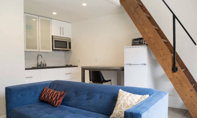 Fairfax District Cabaña | English cottage guest house loft in an upscale and highly walkable neighborhood.