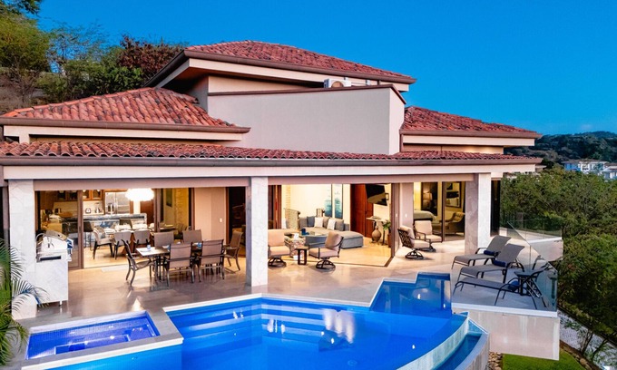 Coco Casa | Enjoy a breathtaking ocean view overlooking the entire bay of Coco Beach