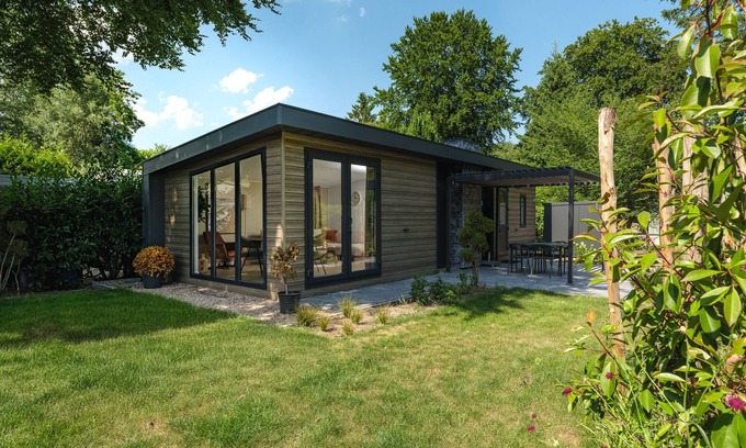 Lieren Casa | Enjoy a holiday home in the wooded nature of the Veluwe, complete with modern amenities and a stylish pergola and electric outdoor fireplace for optimal comfort.