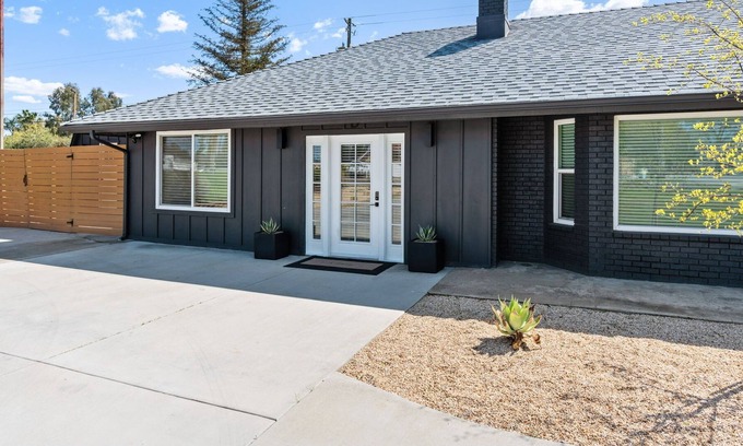 Madera Apartamento | Enjoy a Modern Minimalist studio newly remodeled