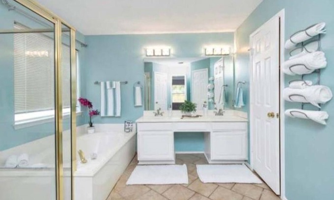 Fort Worth Casa | Enjoy a nice home with a beautiful garden.