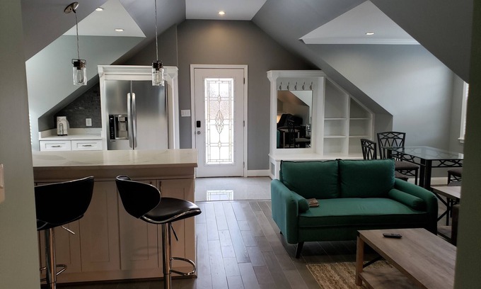 Gainesville Apartamento | Disfrute de una agradable estadía en nuestra casa en una propiedad de 4 acres de bosque cerca de Washington D. C.