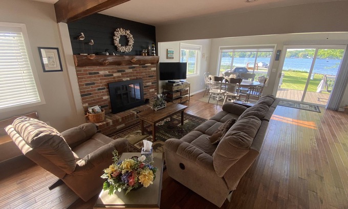 Hale Cabaña | Enjoy A Restful Week Overlooking the Lake in Hale Michigan