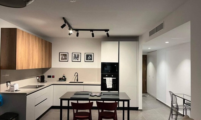 Qawra Apartamento | Enjoy a wonderful experience at this centrally-located place