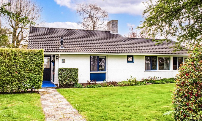 Boornzwaag Casa | Enjoy an unforgettable time in this vacation home near the water.