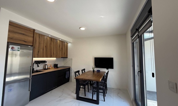 New Belgrade Apartamento | Enjoy comfort close to the terminal, with shops and restaurants nearby.