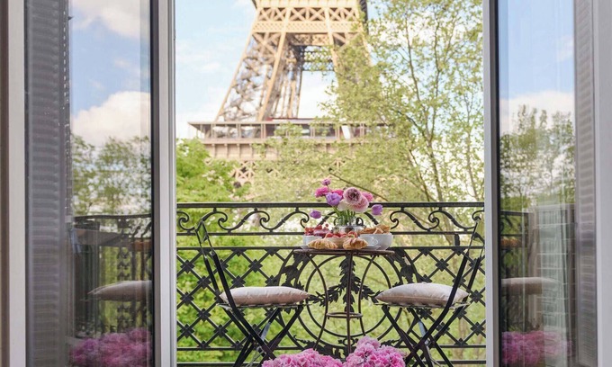 Quartier du Gros-Caillou Apartamento | Enjoy Eiffel Tower Sparkle in Grand Style!