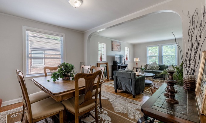 Evanston Apartamento | Enjoy Evanston! Slow Down After a Busy Day Sight Seeing - Walking Distance from Public Transportation by AllSet Turnover