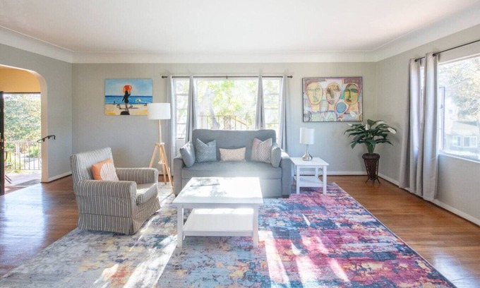 West Beach Apartamento | Enjoy indoor-outdoor living, a full kitchen and walk to beach and state st.