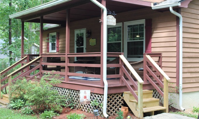 Mineral Cabaña | Enjoy lazy lake days in this cozy cottage at Lake Anna
